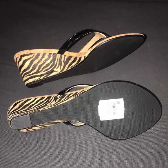 New in box neiman Marcus wedge size 10 - Picture 2 of 3